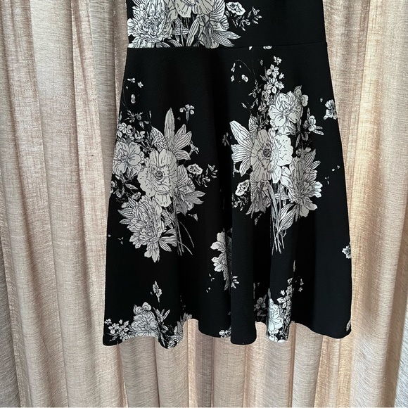 Aqua Black and White Floral Print High Neck Scallop Trim Fit & Flare Dress Large - Picture 5 of 14